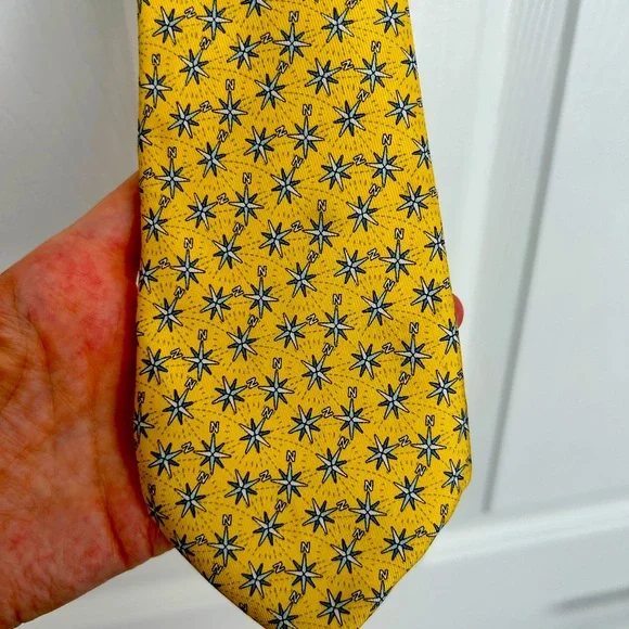 Vineyard Vines Nautical themed Yellow and Blue boys Patterned Tie - Picture 2 of 7